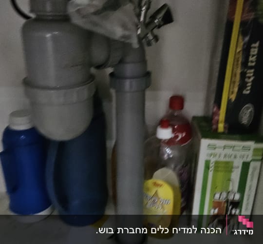התקנת סיפון וצנרת ניקוז בארון מתחת לכיור